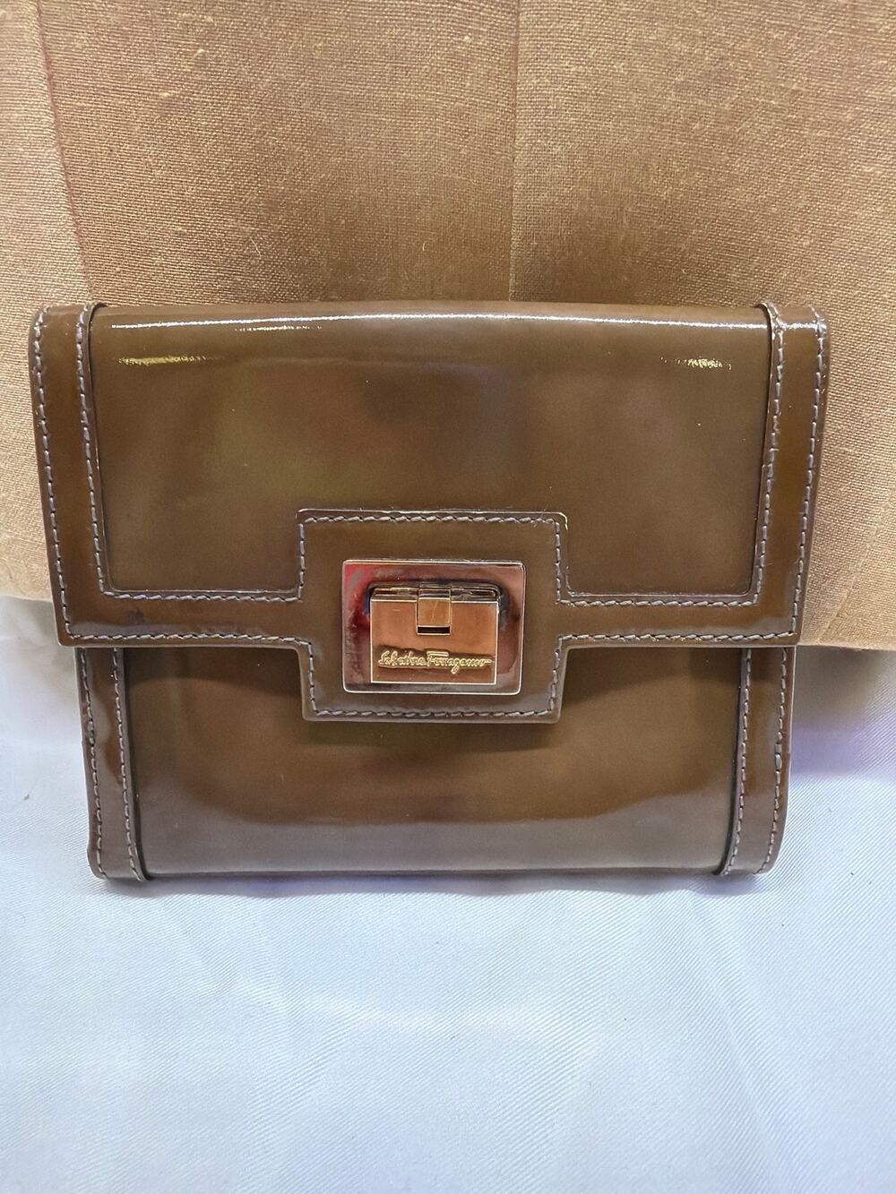 FASHION INSPIRED: Olive Structured Wallet – Vintage‑Inspired– Metal Clasp Accent